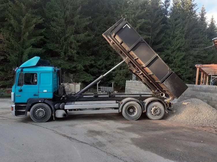 dovoz materiálu na stavbu - piesok , štrk a pod.
